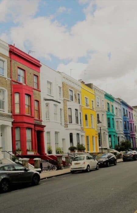 road colourful homes houses street photography pillarbox colored houses notting hill gate t20 lzbv4p