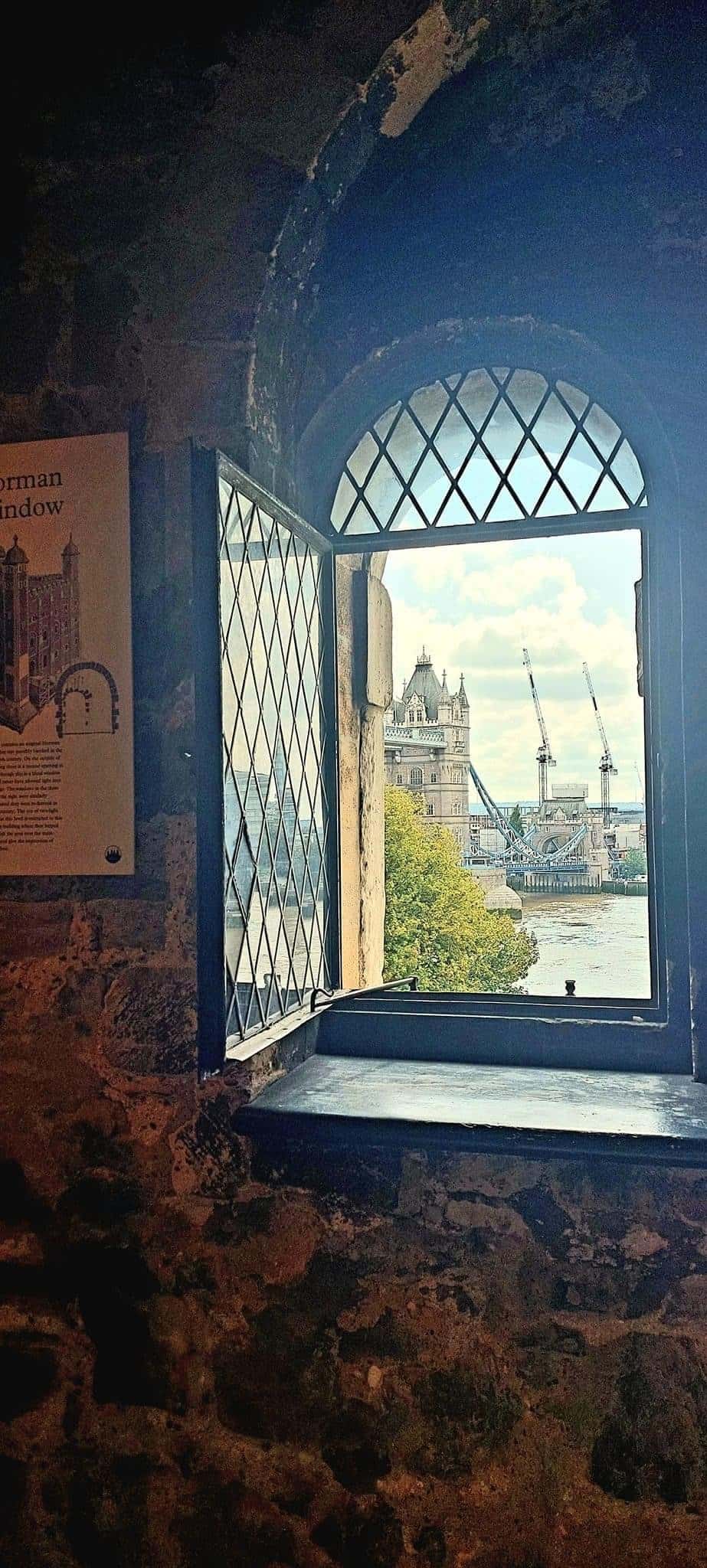 tower of london view tower bridge